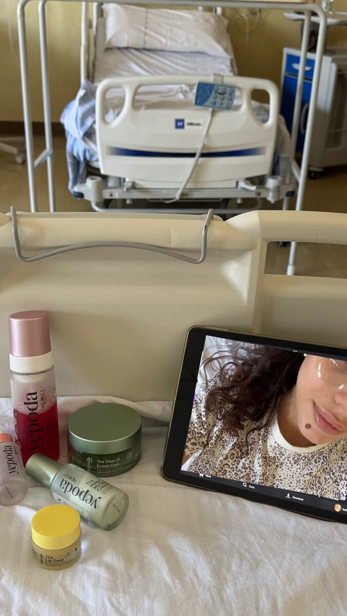 Sofia durante il ricovero in ospedale — l'inizio del suo percorso da creator